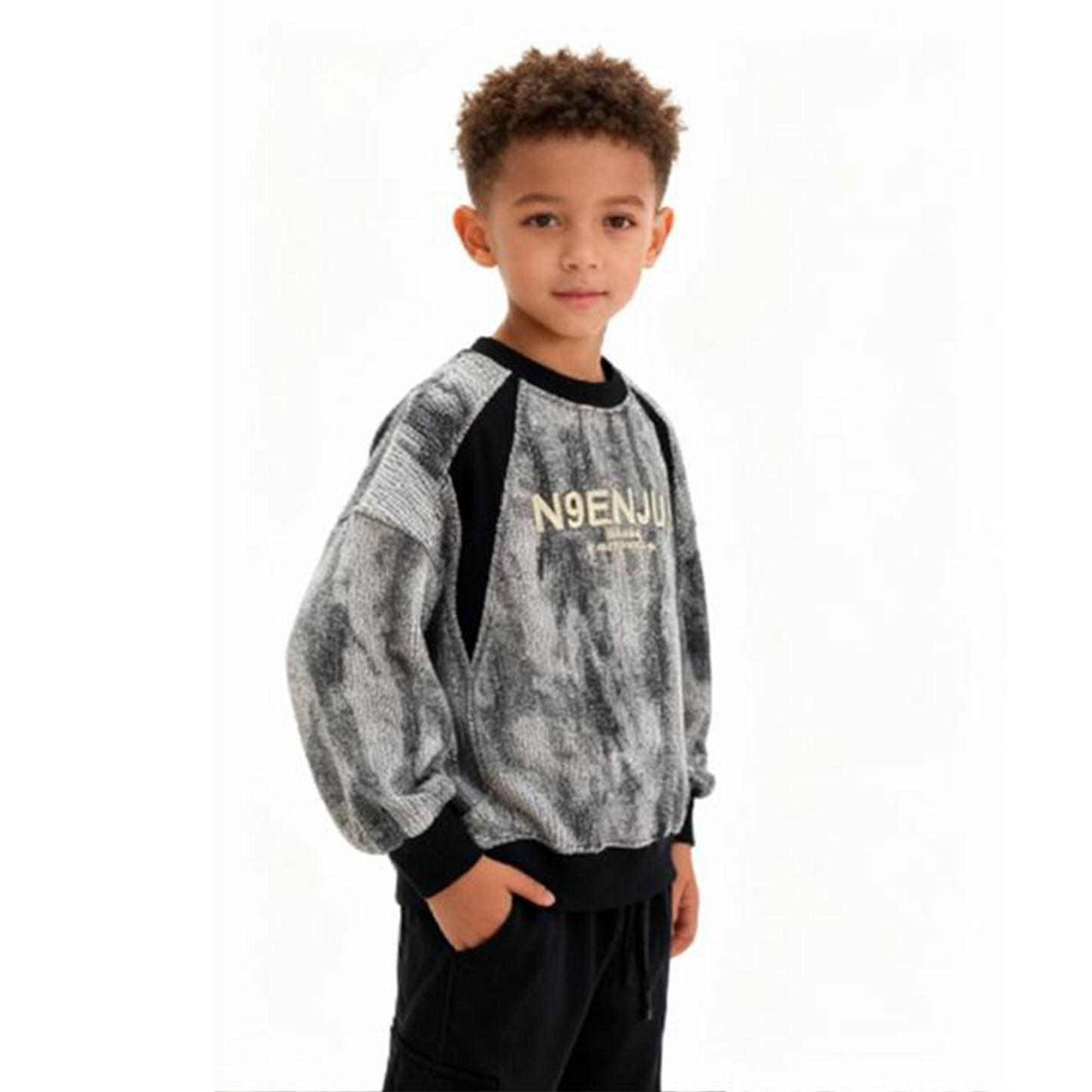 FashionFit Cozy Sweatshirt (Light Gray & Black)