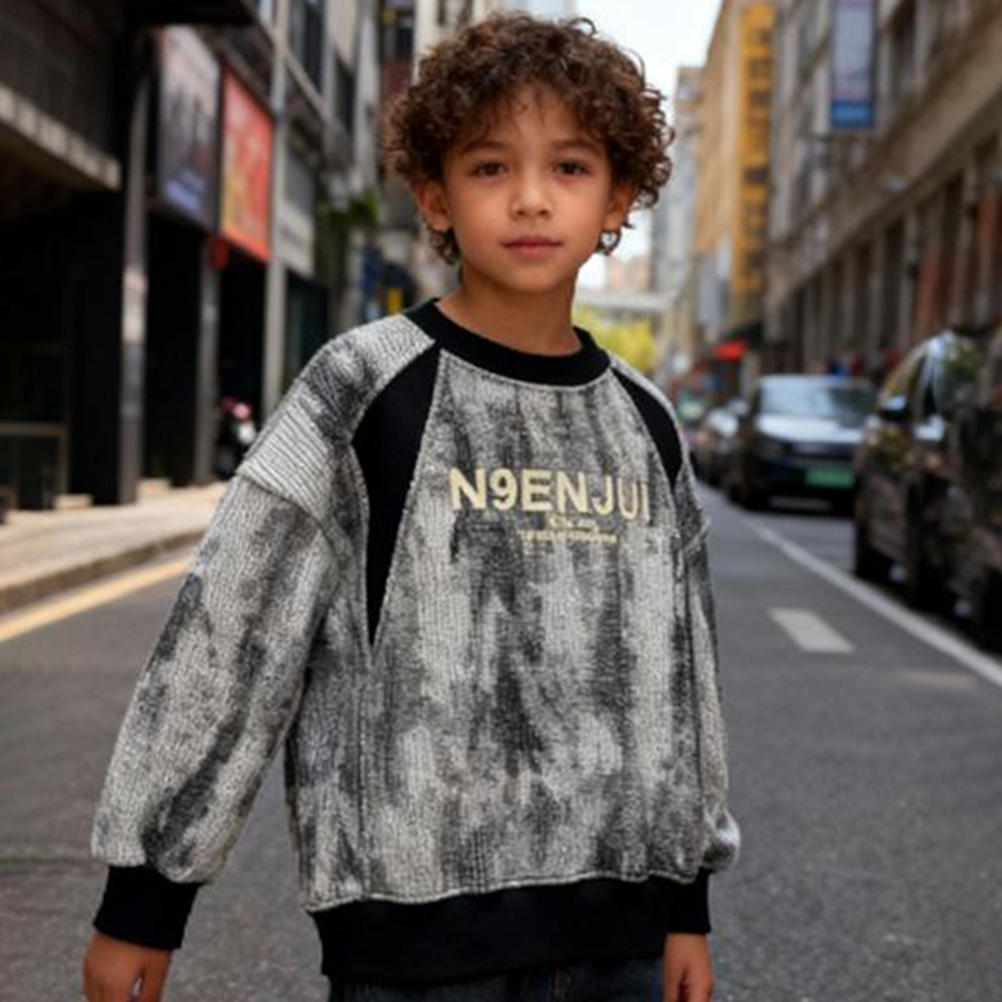 FashionFit Cozy Sweatshirt (Light Gray & Black)